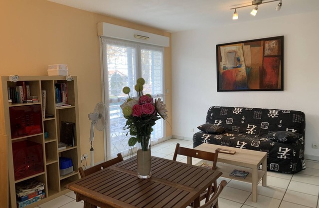 Central Biscarrosse Apt for 4 - Balcony, Parking, Near Restaurants & Market