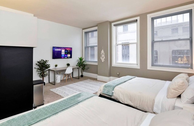 Central Comfort - Downtown Studio - Near Court Ave
