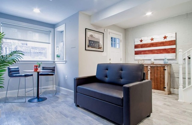 Central DC Flat | Sleeps 3 | Convention Center
