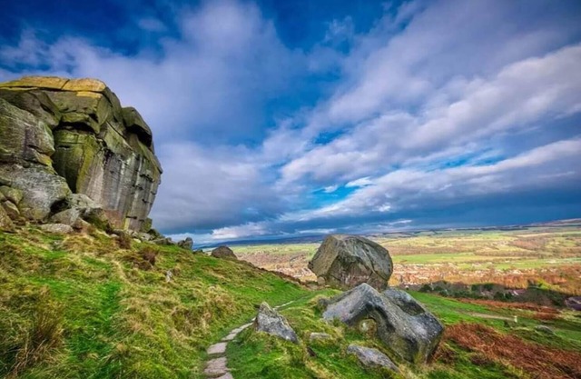 CENTRAL ILKLEY Most popular holiday cabin, wood fire, free parking, EV Charger