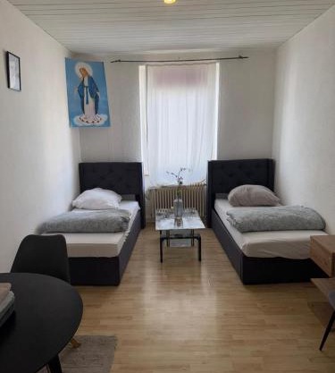 Central Kelkheim apartment near station