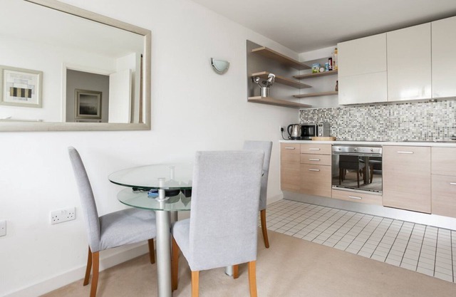 Central London 2-Bed Apartment