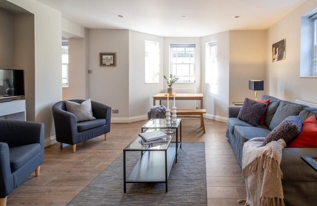 Central, Modern & Elegant Apartment