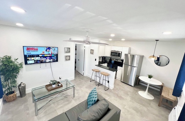 Central, Modern & Stylish 1Br 1Bath Apt in Lake Ridge