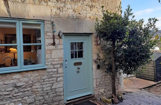 Central Period Cottage with Parking - Market Place,Tetbury Cotswolds