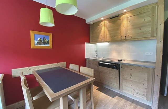 Central Ski-In/Out Apartment, Parking & Pets Allowed
