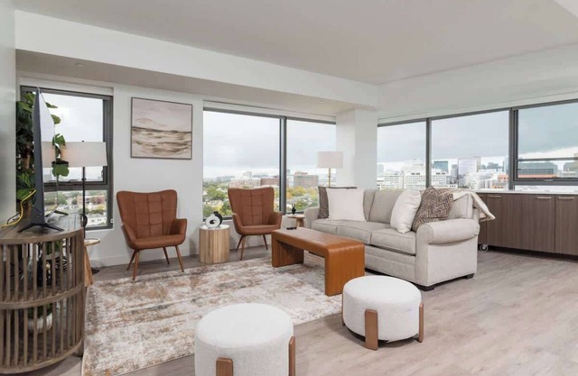 Central Square 2BR Condo near Harvard & MIT Spacious Gym & Work