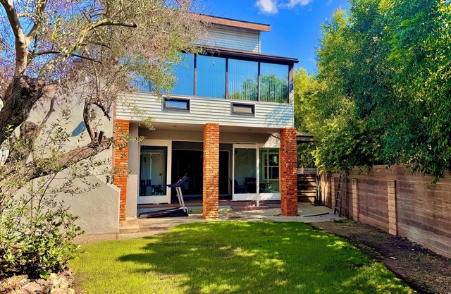 Central West LA ~ Beach Bungalow Family House & Private Yard ~ 4-Bed 3-BR 2-BA