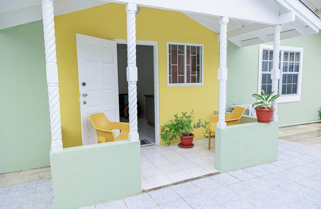 Central Willemstad Rental – Ideal for Exploring Curaçao.