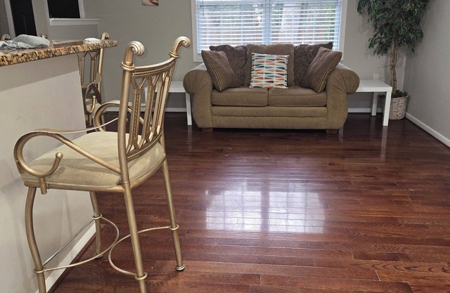 Centrally located charming 3-bedroom house with WiFi and AC in Fort Washington