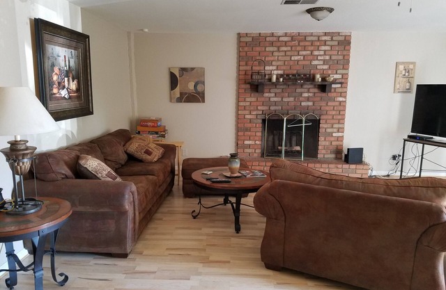 Centrally Located 2 bedroom 1 bath Duplex
