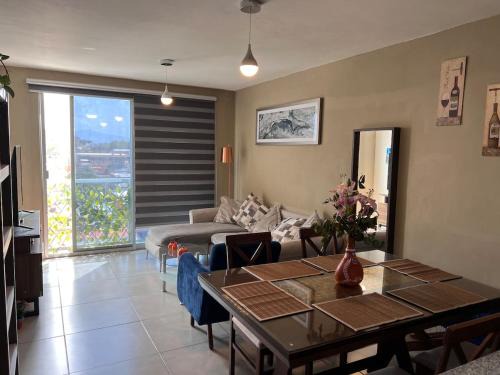 Centrally located apartment with AC, parking and pool