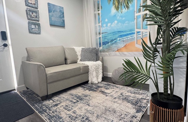 Centrally Located Cozy studio with High WiFi speed and AC
