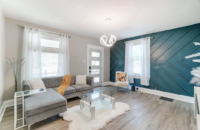 Centrally located Modern entertainment home for the whole family