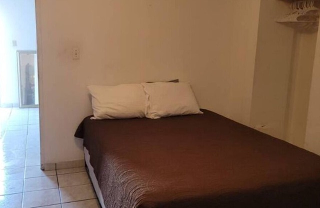 Centrally located Studio Unit