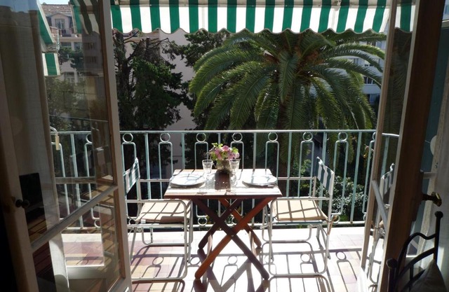Centre, deux pièces, calme, terrasse plein sud