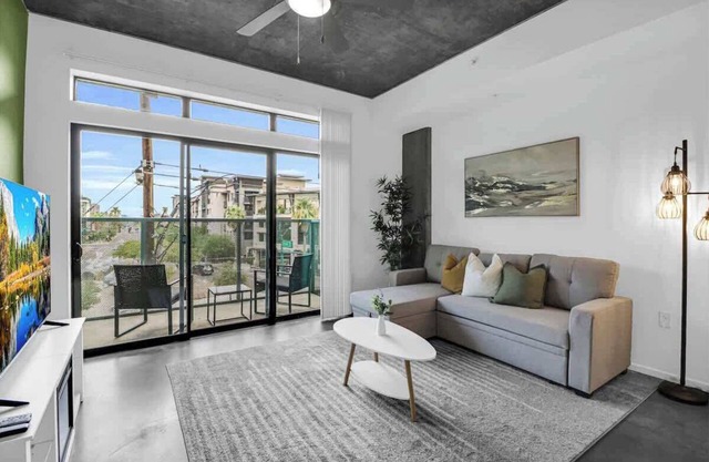 Centric 1BR In HEART of DTPHX Free Parking + Pool