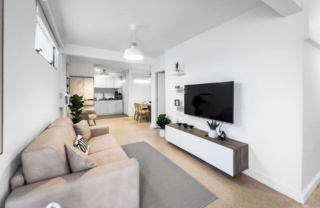 Centric Modern Boho Apt For 6 @ San Juan