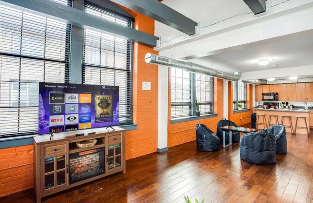 Centric Modern Loft w/King Beds & Smart GameTable