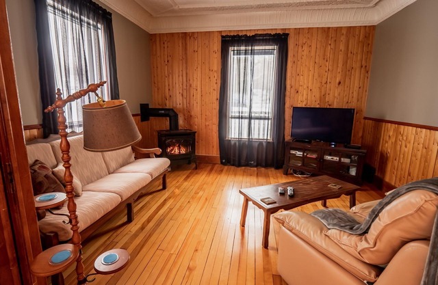 Century home for rent, bid family-friendly, near Mont Mégantic, Sugarloaf