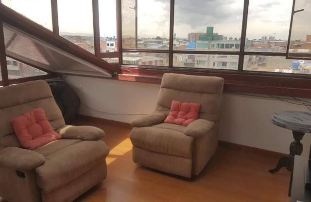 cerca aeropuerto embajada EEUU fotos huellas visa