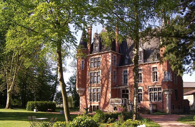 Château de la Vernède, charming & historic guest house, Volcanoes natural park