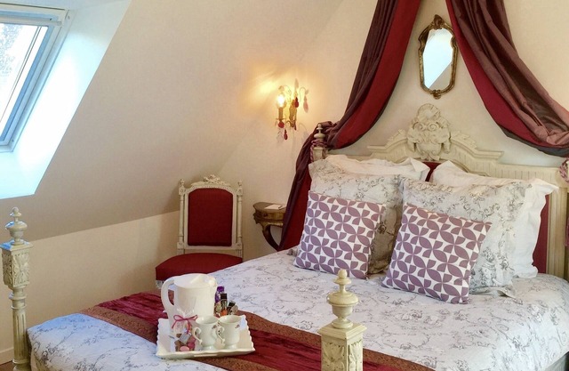 Chambre Emily: Maison Elincourt B&B/Chambres d'Hôtes and Spa + pdj + Spa