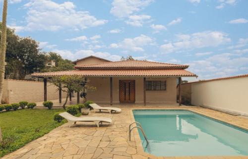 Chacara com churrasqueira, salao de jogos e Wi-fi