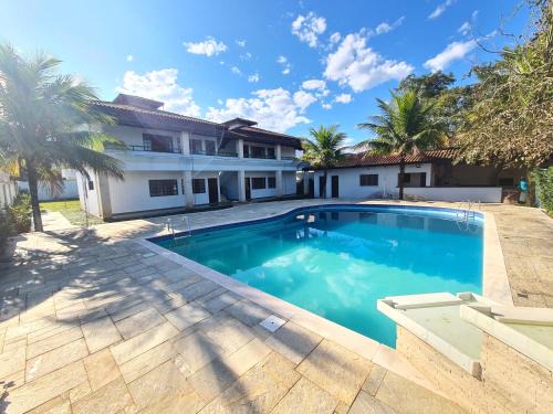 Chalés individuais com piscina a 500M da praia