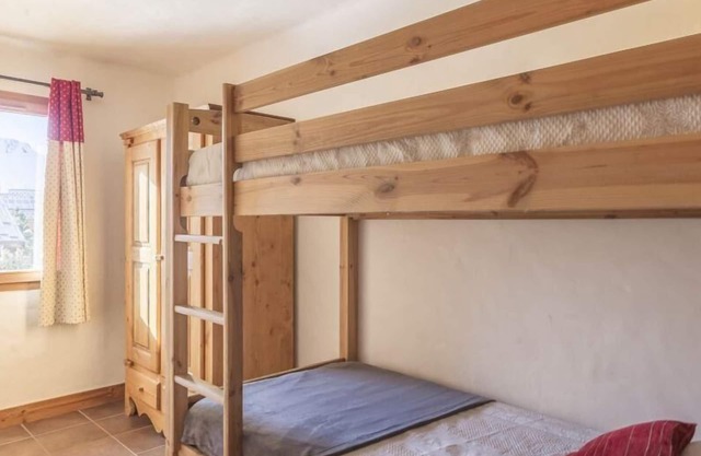 Chalet, wifi, fitness, sauna, balcony, fireplace or stove, parking, tv, ski locker, 130m²