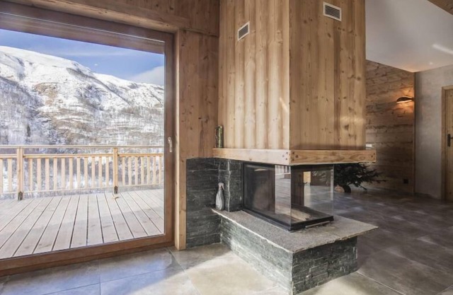 Chalet, wifi, fitness, sauna, hammam, terrace, balcony, fireplace or stove, parking, tv, ski locker
