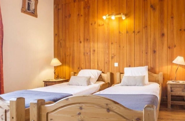 Chalet, wifi, fitness, sauna, terrace, fireplace or stove, parking, tv, ski locker, 110m²