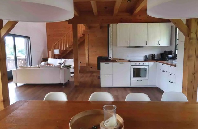 Chalet Accueillant Avec vue sur le lac de Narlay