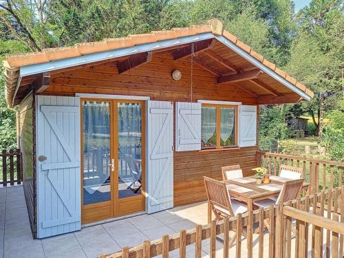 Chalet cosy avec piscine en campagne
