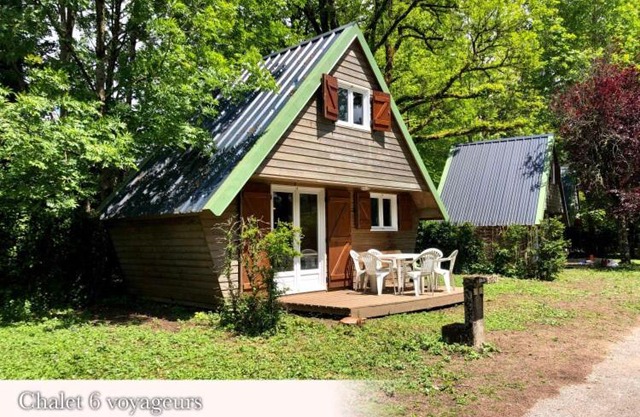 Chalet dans le parc d'un manoir du XIXème