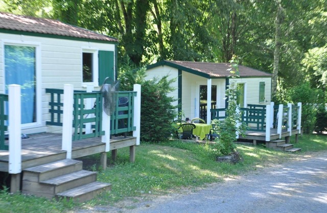 Chalet 'Du Moulin Du Châtain 4' with Shared Pool, Private Terrace and Shared Garden