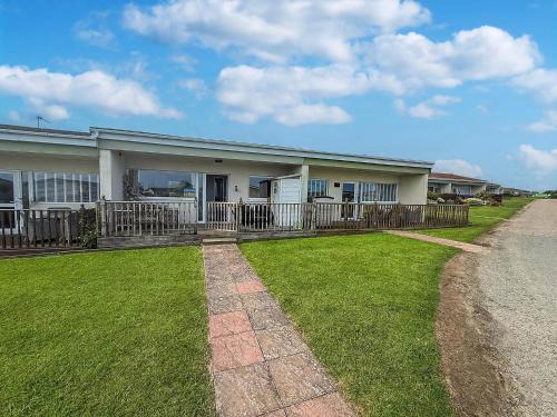 Chalet For Hire At Rainbows End Near A Beautiful Norfolk Beach Ref 31039R