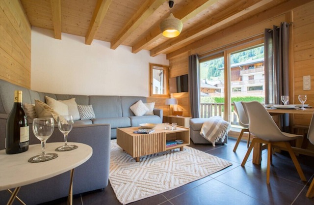 Chalet in Morzine Centre | 3 minute walk to Super Morzine Telecabin | Games Room