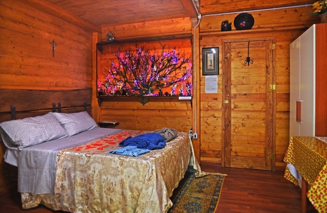 Chalet in the woods of 16 sqm + services, immersed in the greenery of the Bocchineri Estate.