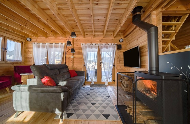 Chalet L'Abitiz - Three Bedroom Chalet, Sleeps 10