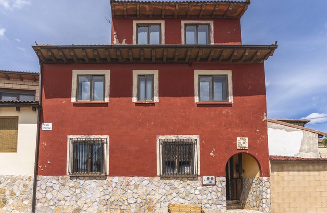 Chalet 'La Pedraja De Atapuerca' with Mountain View, Private Terrace and Private Garden