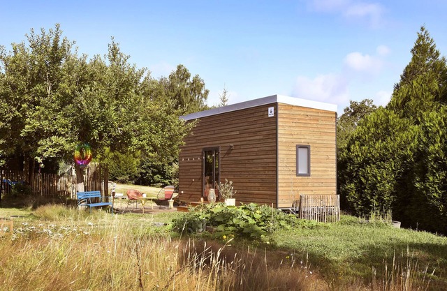 Chalet 'La Tiny House De La Blandinière' with Private Terrace, Shared Garden and Wi-Fi