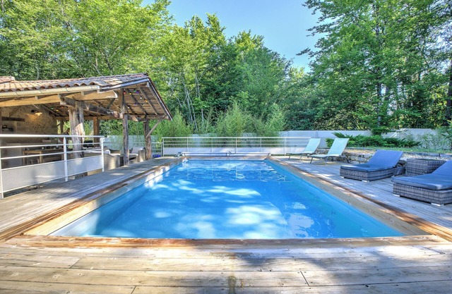Chalet 'Le De Léonie Et Julie' with Private Pool, Wi-Fi and Air Conditioning