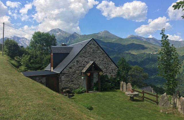 Chalet located on the pass next to Peyragudes unobstructed view of the valley