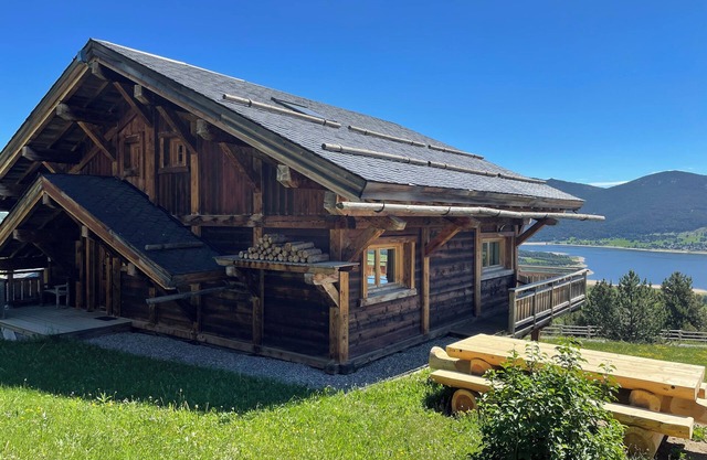 Chalet Marthe 260m2, lake view, 5 stars. Chairlift 300m, center 10mn walk.