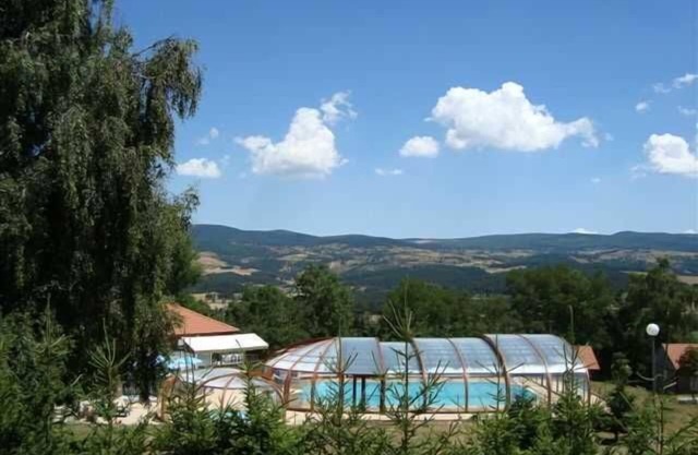 Chalet, panoramic view, fully equipped, private terrace, indoor swimming pool .