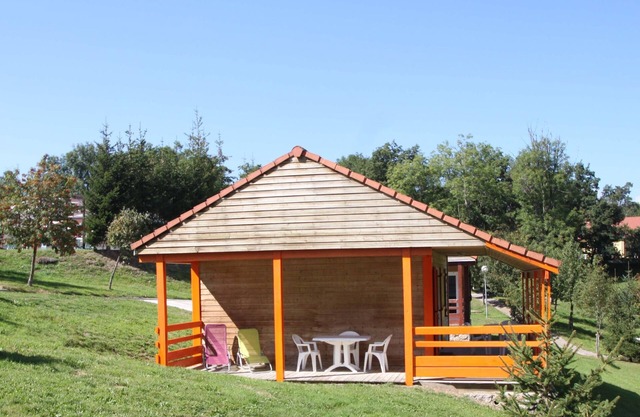 Chalet*, panoramic view, well-equipped, private terrace, covered pool.