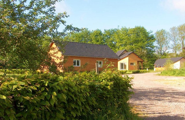Chalet pittoresque a Berville avec jardin cloture