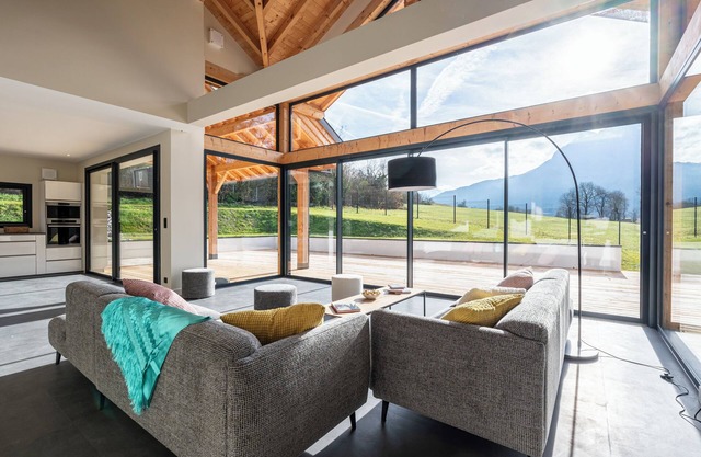 Chalet 'Rossanaz' with Mountain View, Wi-Fi and Air Conditioning