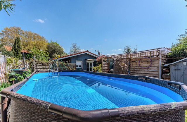 Chalet "Studio Bassin D'Arcachon" with Shared Pool, Private Terrace & Wi-Fi
